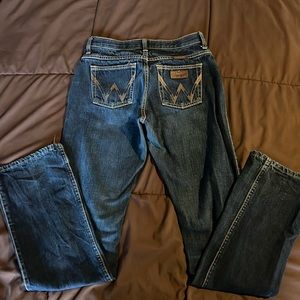 Wrangler-cash. Stretchy waist band. Size 5/6 * 36